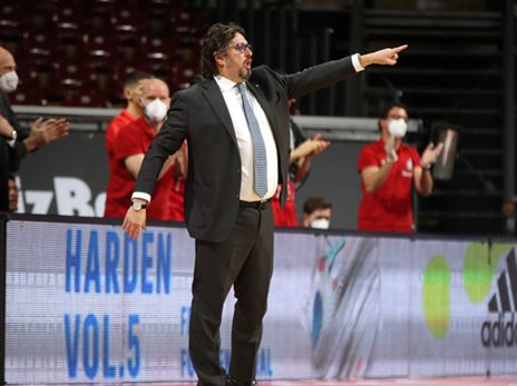 טרינקיירי גבר על יאניס פעם נוספת (GETTY)