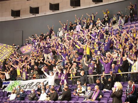 יעודדו אותה בטופ 8? אוהדי חולון (FIBA)