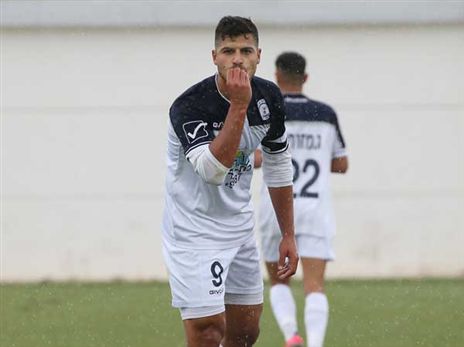 יניב מזרחי מוריד את הקבוצה שלו למחצית ביתרון (אודי ציטיאט)