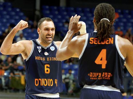 דן וסלדן. נקודות האור של הכתומים (אלן שיבר)