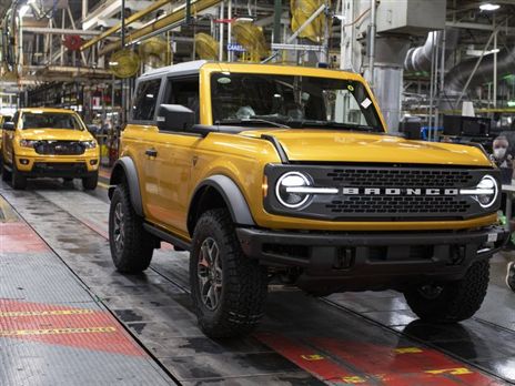 פורד ברונקו על רצפת ההרכבה