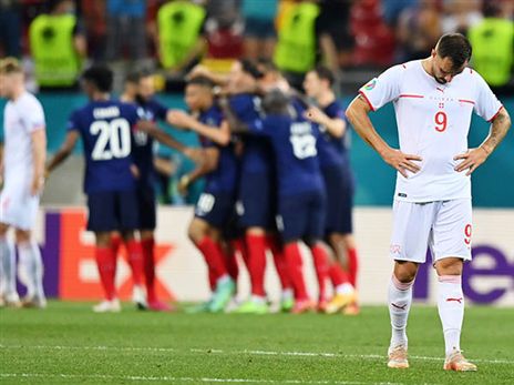 שווייץ כבר היתה עם רגל וחצי בבית. או במילים אחרות, פינטזה על הטובלרון בדיוטי פרי (GETTY)