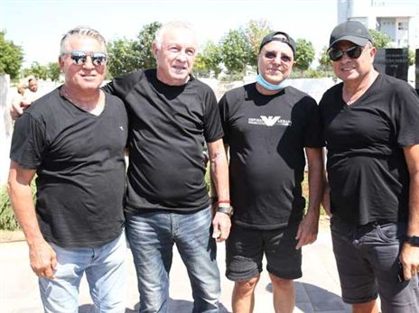 אנשי כדורגל רבים הגיעו להלווייתו של ויקי פרץ (אודי ציטיאט)