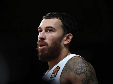 מי ימצמץ ראשון? (GETTY)