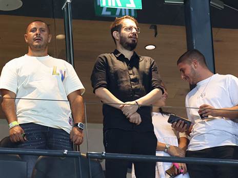 חוגג, פינה את מקומו (דני מרון)