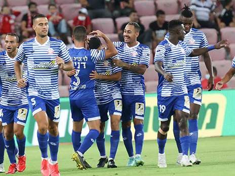 "מאמינים בעצמנו, יש לנו קבוצה מצוינת". דנינו והחברים (צילום: דני מרון)