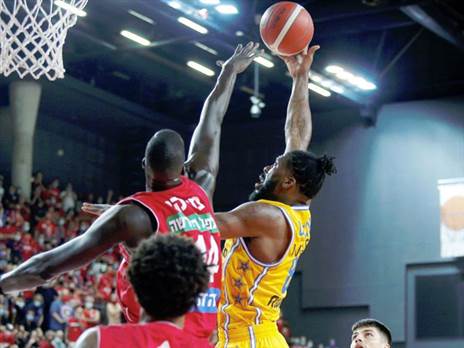 שלט מתחת לסל (אלן שיבר)