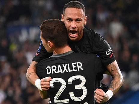 ניימאר חוגג את הבישול שלו עם דרקסלר (getty)