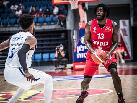 לא מדהים, אבל לא נורא. בנט במשחקי ההכנה (צילום: עודד קרני)