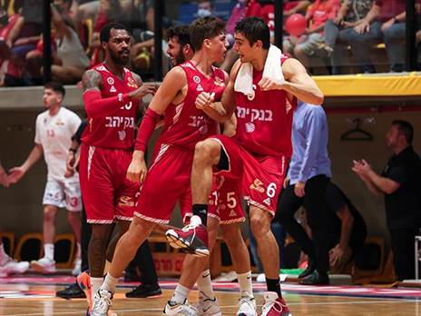 האדומים חזרו הביתה עם ניצחון (מאור אלקסלסי)