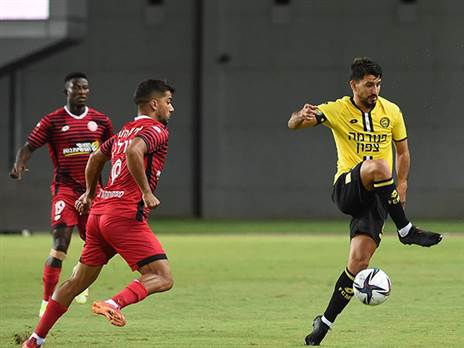 בספק למשחק. אלמוג כהן (ברני ארדוב)