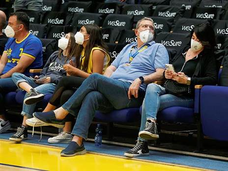 ההנהלה נותנת ליאניס את הגב (אלן שיבר)