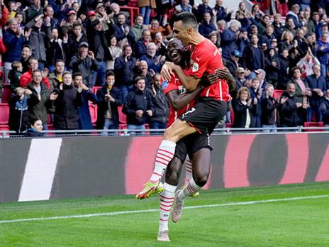 זהבי מודה לטזה על הבישול (Getty)