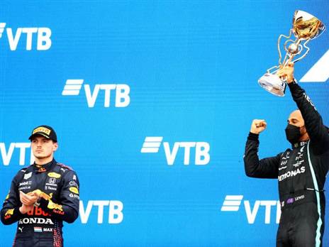 תהפוכות. הקרב בין המילטון למקס וורשטאפן נכנס לישורת האחרונה (צילום: Getty)