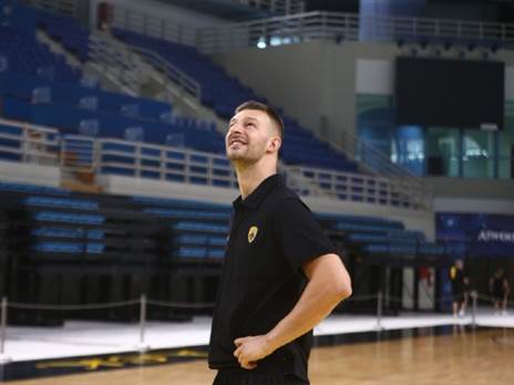 עולם הכדורסל התאחד סביבו (הטוויטר הרשמי של א.א.ק אתונה)