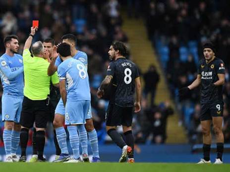 ראול חימנס מורחק. שני אדומים בדקה (Getty)