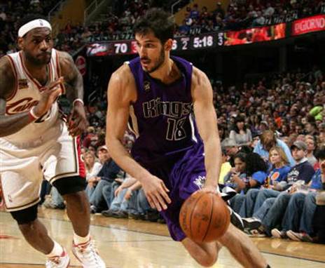 אחד מרמלה, השני מאקרון (GETTY)