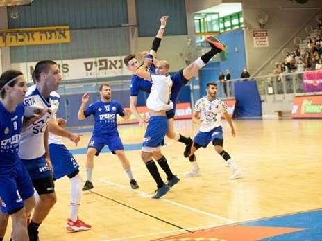 הרצליה נגד רמת השרון מוקדם יותר העונה. משחקים שמאופיינים בקצב גבוה (דליה נבעה, איגוד הכדוריד)