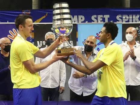 תצליח לשמור על הגביע? מכבי ת''א (קרדיט: איגוד הכדורעף)