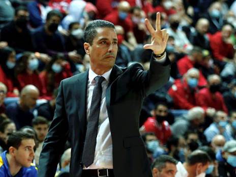 "האווירה באולם? לא תירוץ". ספרופולוס (צילום: אלן שיבר)