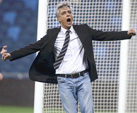 התקווה מופנית אליו