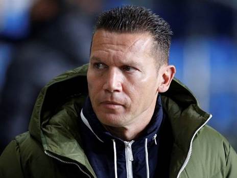 "מעיפים מולנו כדורים (אלן שיבר)