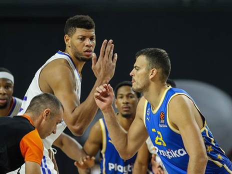 ז'יז'יץ' וטבארס. ראש בראש (GETTY)