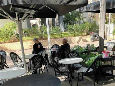 הפגישה בין אוחנה לאבוקסיס (רועי זקן)