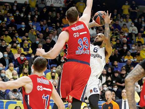 והוביל את מכבי לפער דו ספרתי (צילום: אלן שיבר)