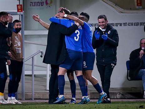 מקבל אהבה גדולה מהשחקנים (מאור אלקסלסי)