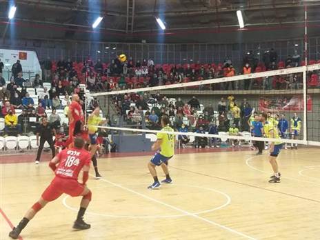 ניצחון דרמטי לאדומים ב"קלאסיקו" (צילום: איגוד הכדורעף)