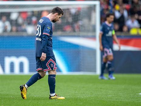 ליאו מסי בפ.ס.ז'. הקרע בינו לבין הקהל יתאחה? (GETTY)