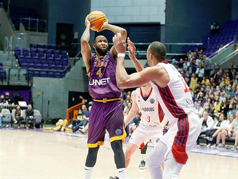 ג'ונסון, הצטיין וזכה למחמאות (אלן שיבר)