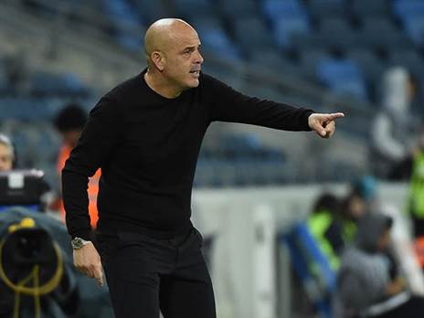 יוסי אבוקסיס. מתלבט בקשר למערך (ברני ארדוב)