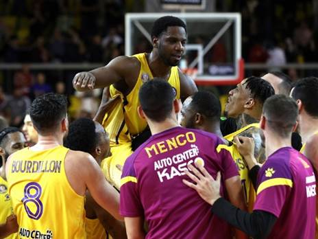 ג'ו רגלנד חוגג (FIBA)