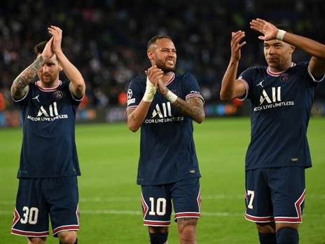 ליאו מסי, ניימאר וקיליאן אמבפה מודים לקהל. הוא יודה להם בחזרה? (Getty)