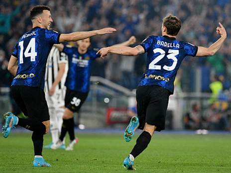 שער בבעיטה הראשונה במשחק (Getty)