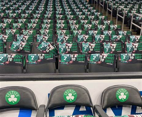 המגבות שחיכו לאוהדים