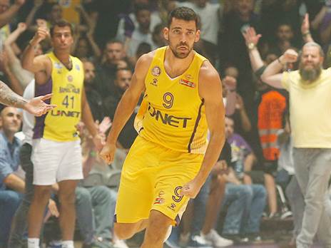 מנקו חוגג. משחק אדיר (אלן שיבר)