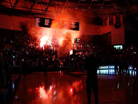 האווירה מאולם הפחים נשארה גם במקום חדש (צילום: אלן שיבר)