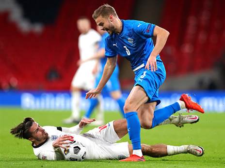 איולפסון במדי נבחרת איסלנד. מהמר על תיקו נוסף נגד ישראל (GETTY)