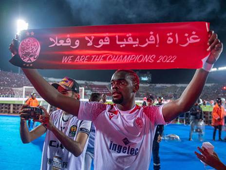 אמבנזה חוגג את הזכייה בליגת האלופות של אפריקה (Getty)