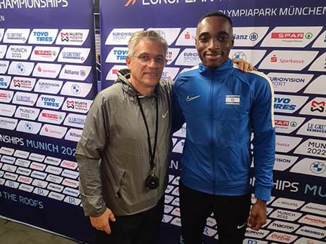 אפריפה עם מאמנו (איגוד האתלטיקה)