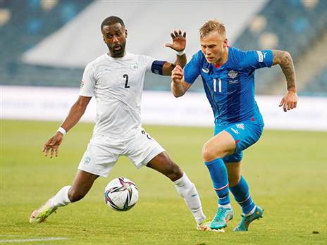 מתרכז בכדורגל. דסה (אלן שיבר)