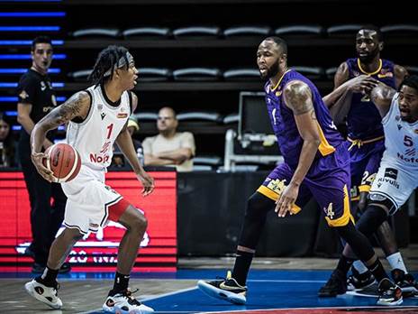 ג'ונסון נראה נהדר כרגיל (מנהלת הליגה, עודד קרני)