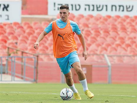 צפוי לפתוח בהרכב של הצעירה. גלוך (אלן שיבר)