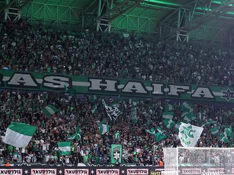 יפוצצו את סמי עופר גם מול בנפיקה. אוהדי חיפה (מאור אלקסלסי)