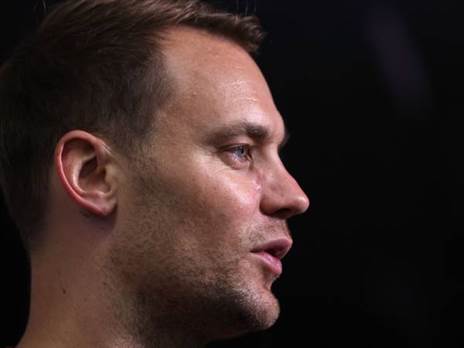 מנואל נוייר. רק בריאות (Photo by Alexander Hassenstein - UEFA/UEFA via Getty Images)