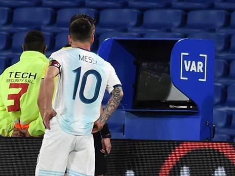 שופט המסך הוא לא החידוש האחרון (Photo by Marcelo Endelli/Getty Images)