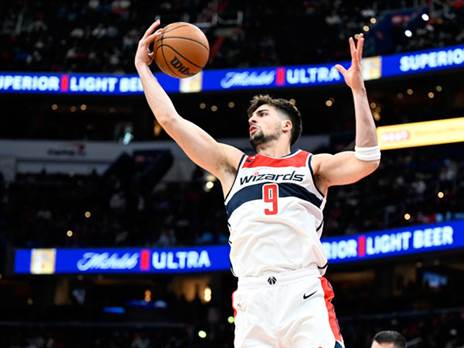 נוגע בכדור ויש תוצאות (Greg Fiume/Getty Images)